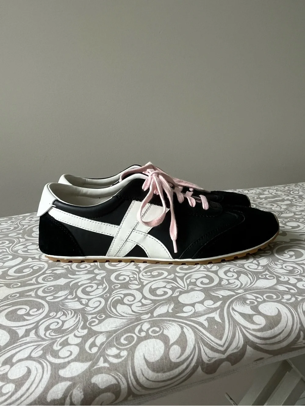 Tory Burch Black Hank Field Sneakers with Custom Pink Laces